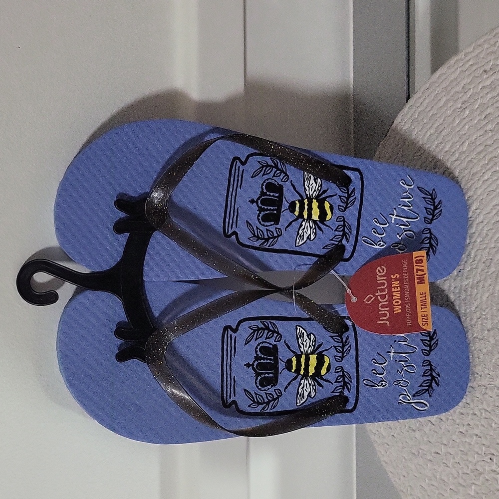Juncture Womens Blue Flip Flops with Bee Design Size Medium